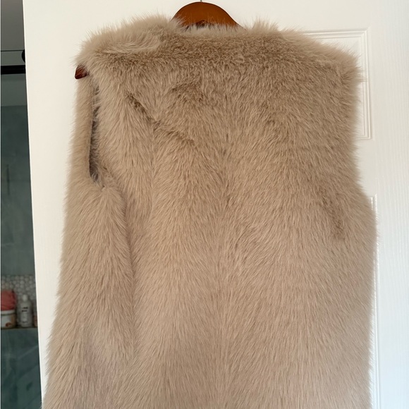 Zara Faux Fur Vest in Beige - Picture 6 of 7